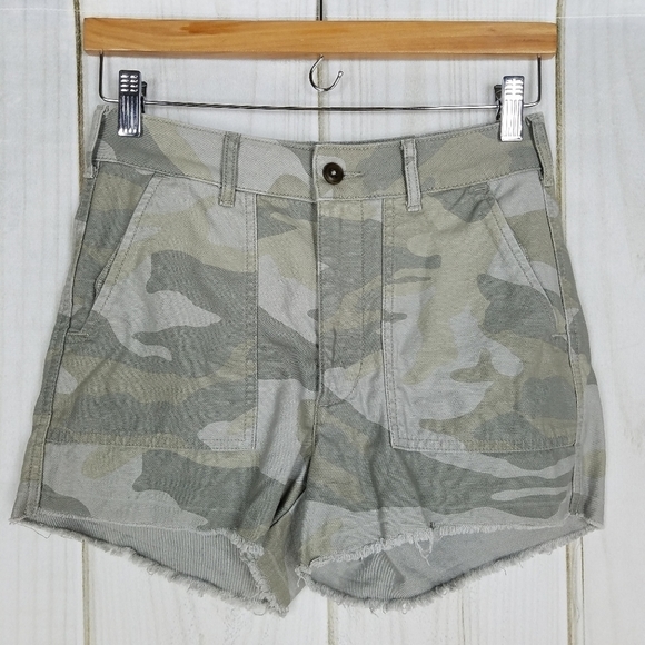 Abercrombie & Fitch Pants - Abercrombie & Fitch Camo High Waist Shorts